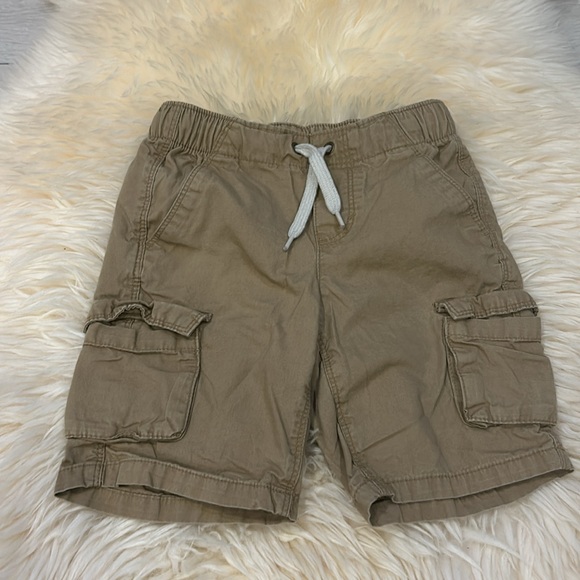 Old Navy 3 Pack Shorts Bundle in Tan, Gray & Army Green in Size 4T - Picture 7 of 10